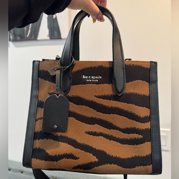 kate spade Handbags - Kate Spade New York Manhattan Tiger Jacquard Small Tote
